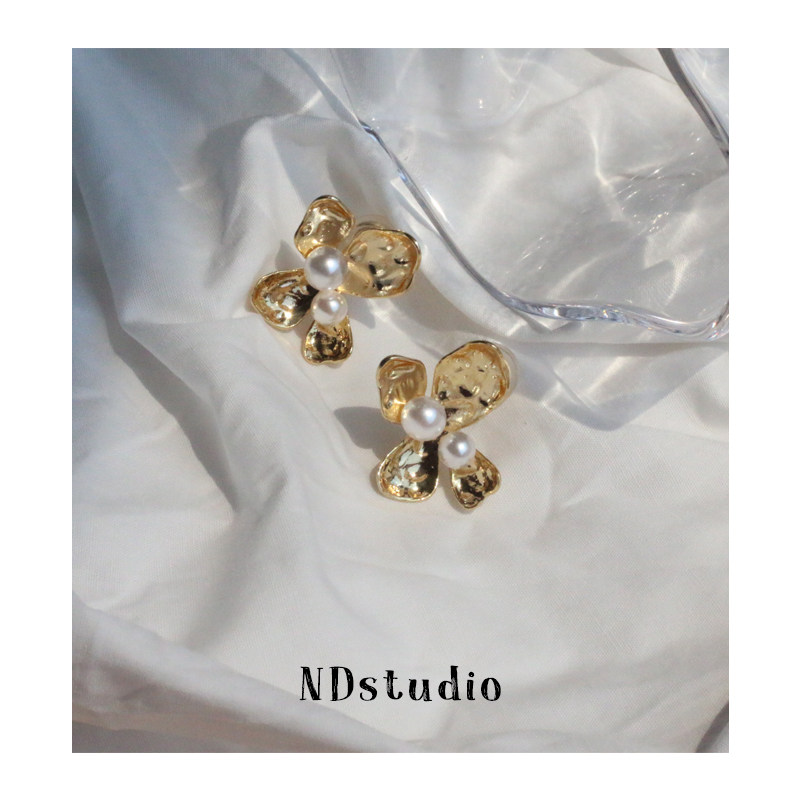 ND Aural Cave Retro Port Wind Ear Clip Four Petals Metal Flowers Pearl Advanced Sensation No Pain Silicone Mosquito Coil Pan Ear Clip