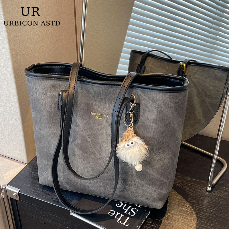 Женская сумка большой емкости, новинка 2025 года, осенне-зимняя легкая роскошная нишевая универсальная сумка для поездок на работу, высококачественная текстурная сумка-тоут на одно плечо