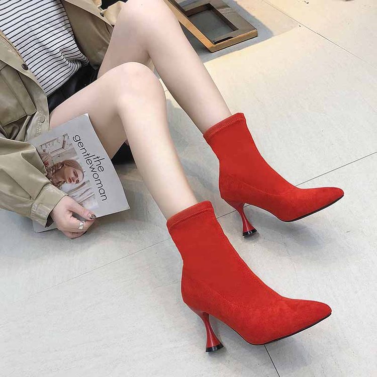 Giày cao cổ mới 2018 nữ màu đen nhọn Hàn Quốc giày boot nữ hàn quốc