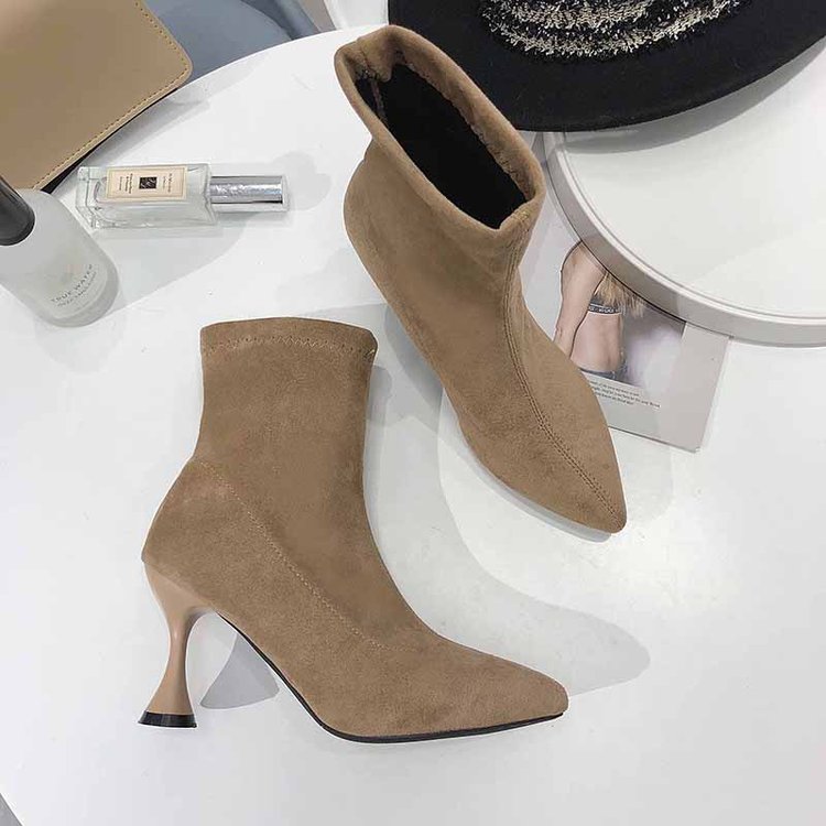Giày cao cổ mới 2018 nữ màu đen nhọn Hàn Quốc giày boot nữ hàn quốc