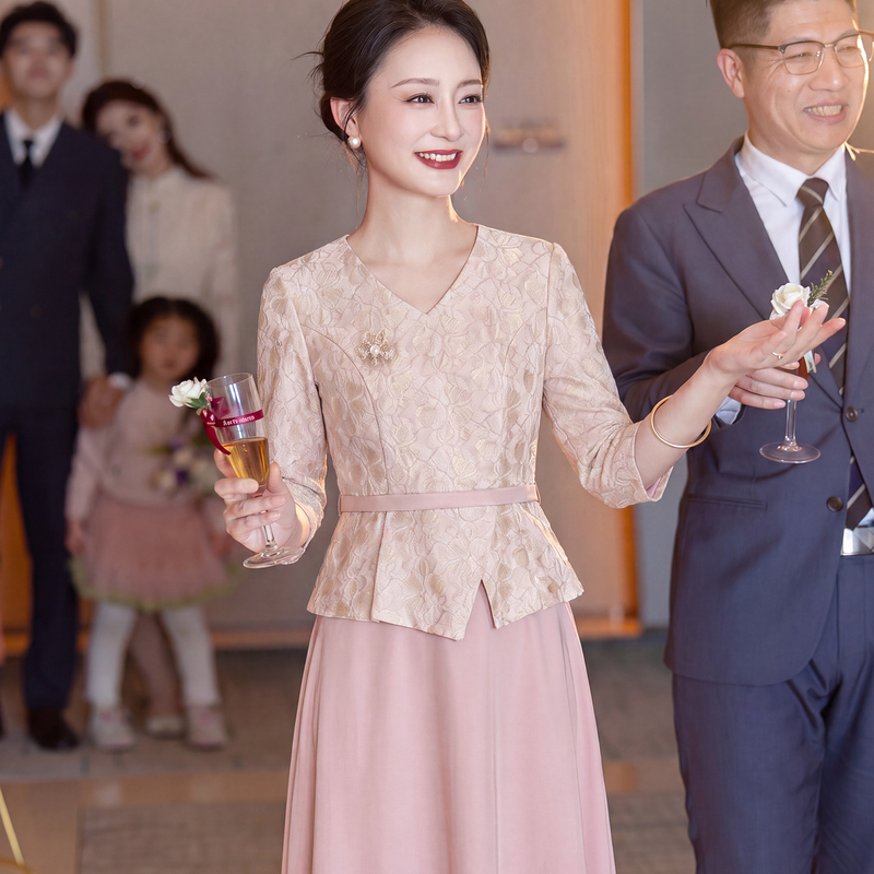 2026 New Wedding Brand Mother-Of-The-Bride Banquet Dress, Elegant and Youthful Style, Mother-In-Law Evening Dress, Fake Two-Piece Dress 2026 New Wedding Brand Mother-Of-The-Bride Banquet Dress, Elegant and Youthful Style, Mother-In-Law Evening Dress, Fake Two-Piece Dress