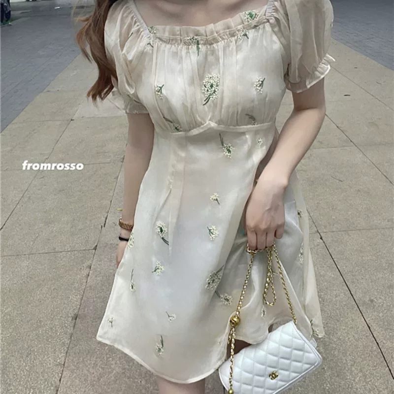 Браслет, дизайн юбки, платье, квадратное вырез, puff sleeves, тренд сезона