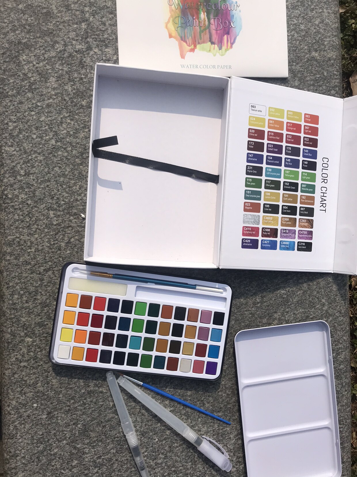 Study Le 48 color watercolor pigments with a few colors of pearlescent beginner iron boxed suit