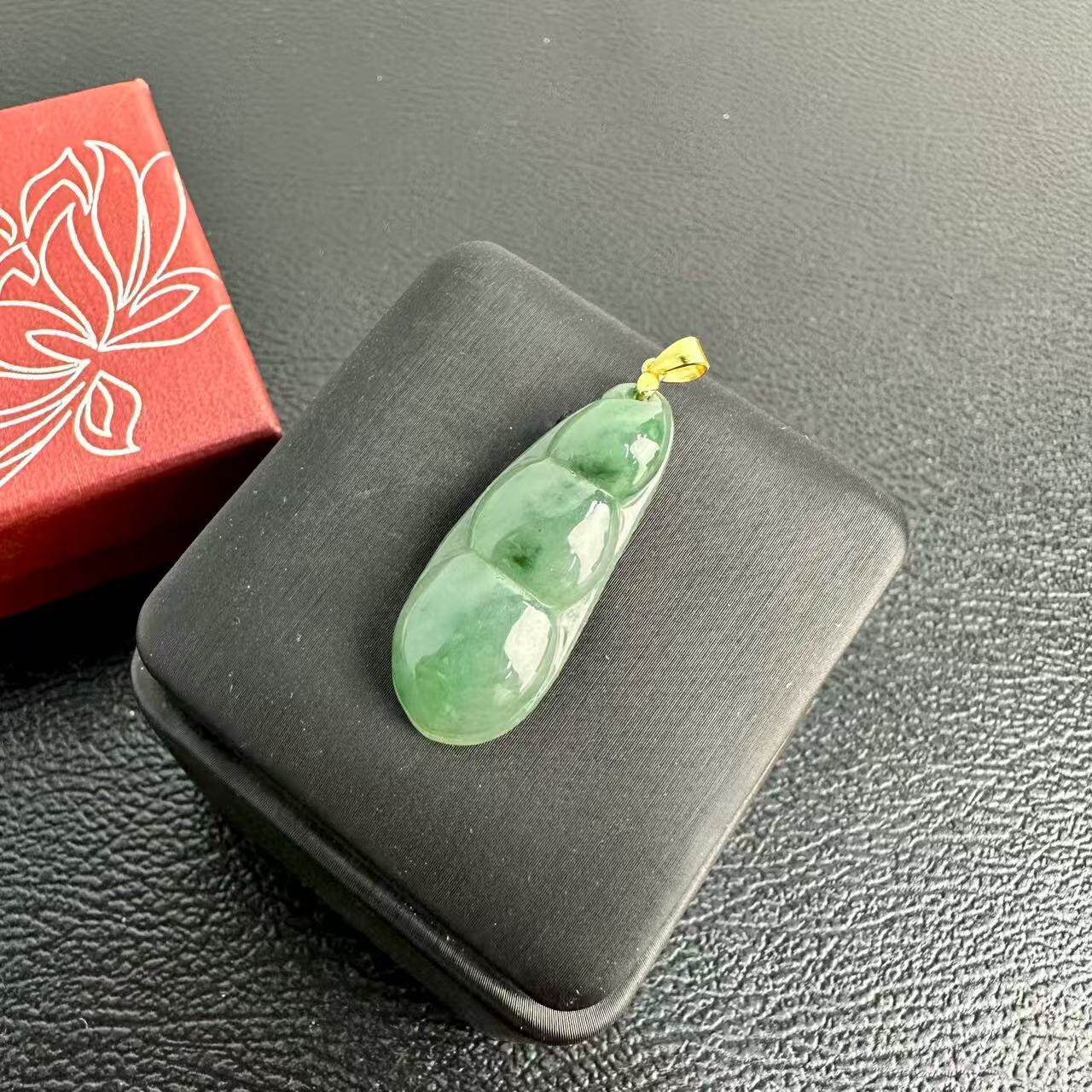 二手18K翡翠豆子吊坠：传承美玉的二奢风尚-胸饰-淘宝百科网