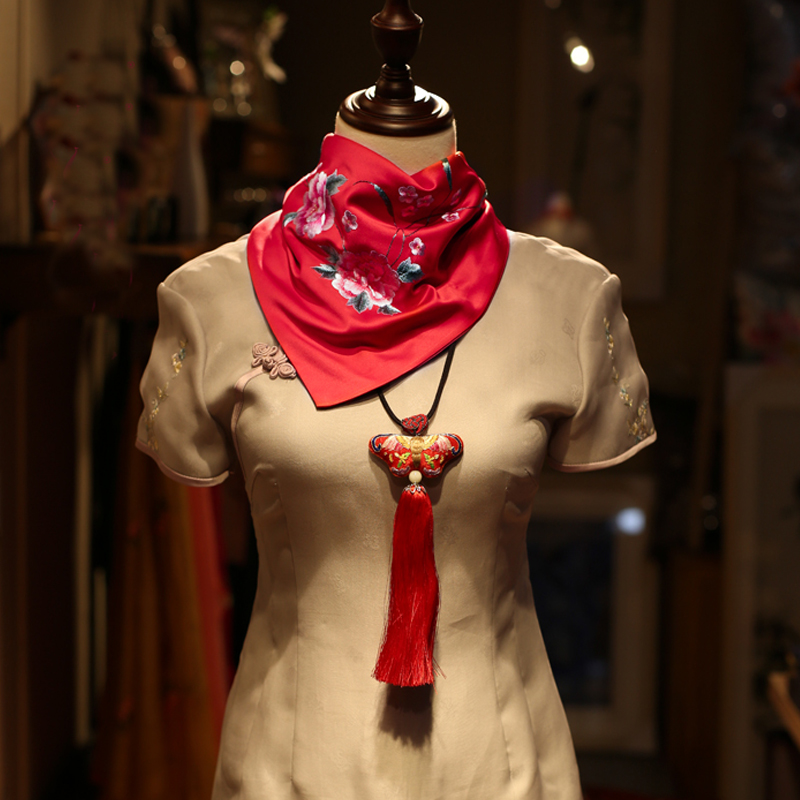 Elegant Embroidery Collection Handmade Hunan Embroidery Silk Square Scarf Temperament Neck Embroidery Scarf Republic of China Charm Opening Gift
