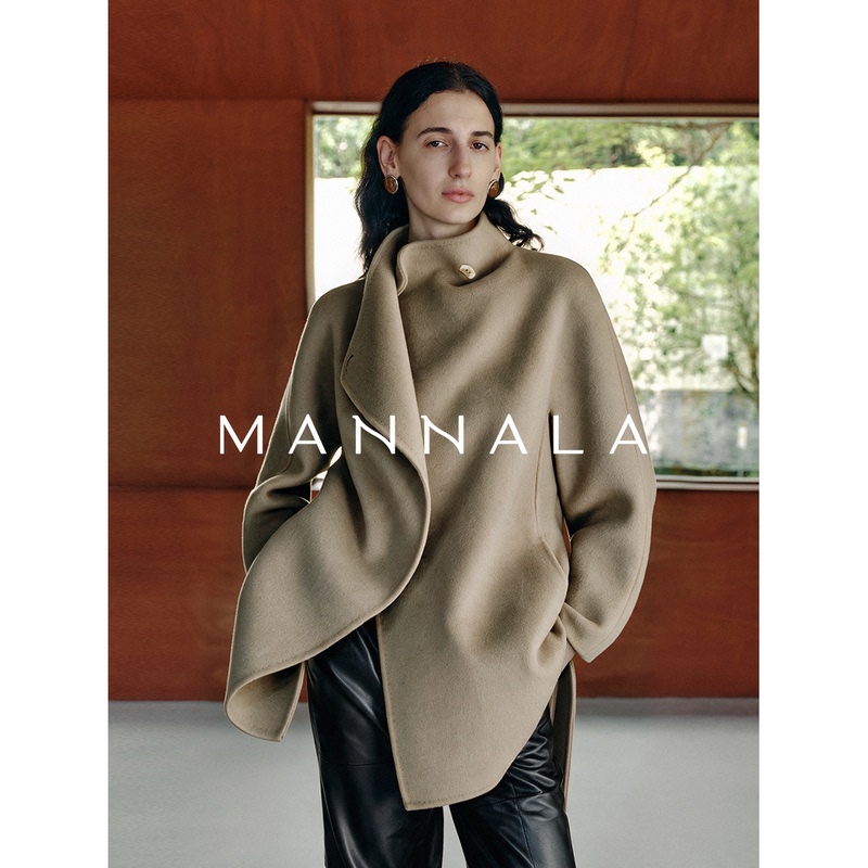 Mannala丨 "Nicole Coat" Artisan-Made Camel Wool and Cashmere Double-Sided Woolen Stand-Up Collar Coat Mannala丨 "Nicole Coat" Artisan-Made Camel Wool and Cashmere Double-Sided Woolen Stand-Up Collar Coat