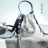 Темно-синий, зеленый, сливовый Ширина 20 Высота 20 Толщина 7,5 см