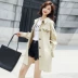 Shen Yidu Autumn 2021 phụ nữ mới mùa xuân và mùa thu mùa xuân và mùa thu trung thu áo khoác gió áo khoác ren dài 9905 - Trench Coat