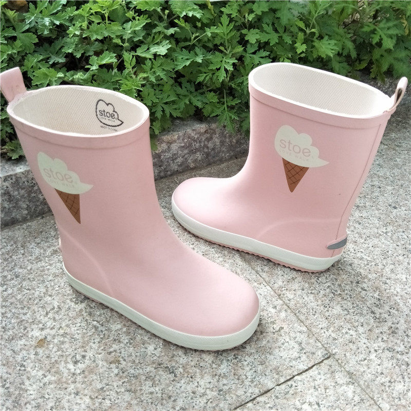 Natural rubber foreign trade medium-tube fashion children's rain boots cute environmental protection rain boots light, soft and tasteless
