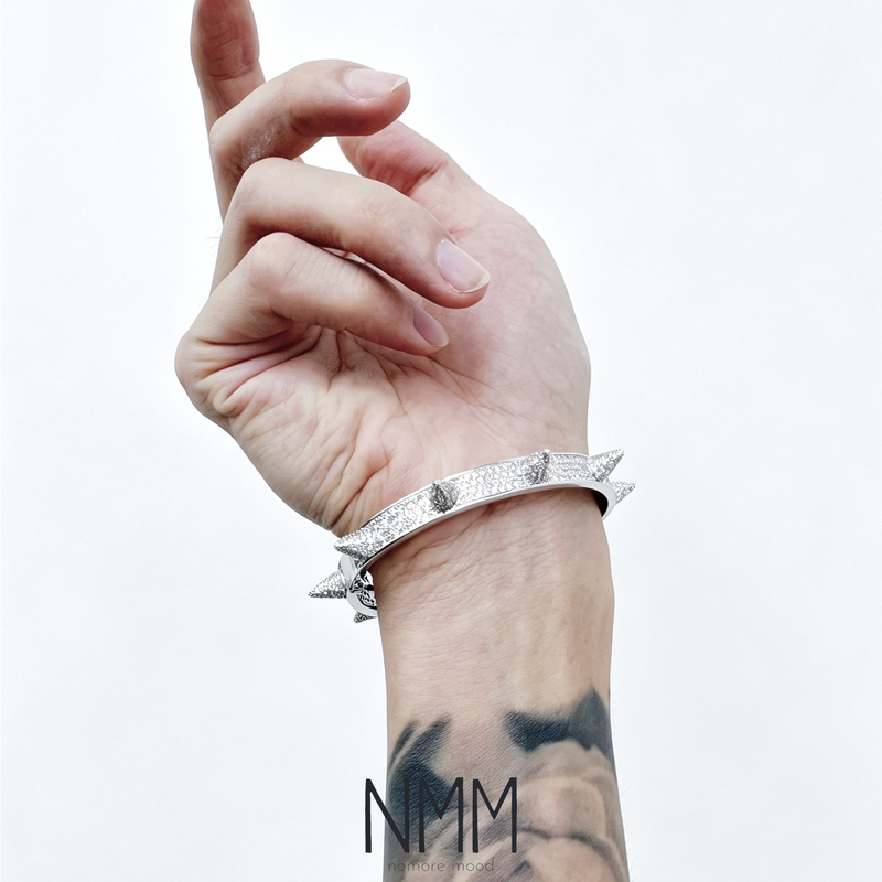 Nmm Punk Style Full Diamond Studded Metal Bracelet, High-End and Exquisite, Fine Version in Silver and Black, Unisex Nmm Punk Style Full Diamond Studded Metal Bracelet, High-End and Exquisite, Fine Version in Silver and Black, Unisex