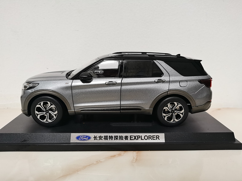 1/18 Ford EXPLORER 2023 SUV Off-road Diecas Car Model Toys Gifts