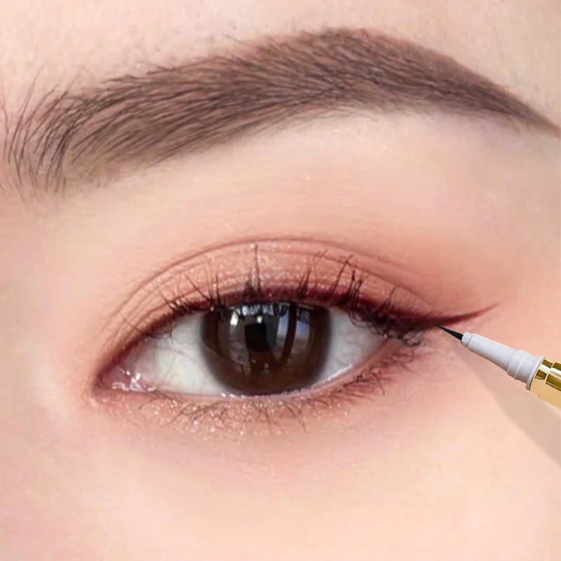 Eyeliquid pen woman with extreme fine lash and anti-sweat and long without dizziness, the soft head natural eyeline pen