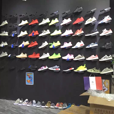 Store on the wall shoe rack display rack can put tag metal shoe rack Sports casual shoes shelf for shoe store