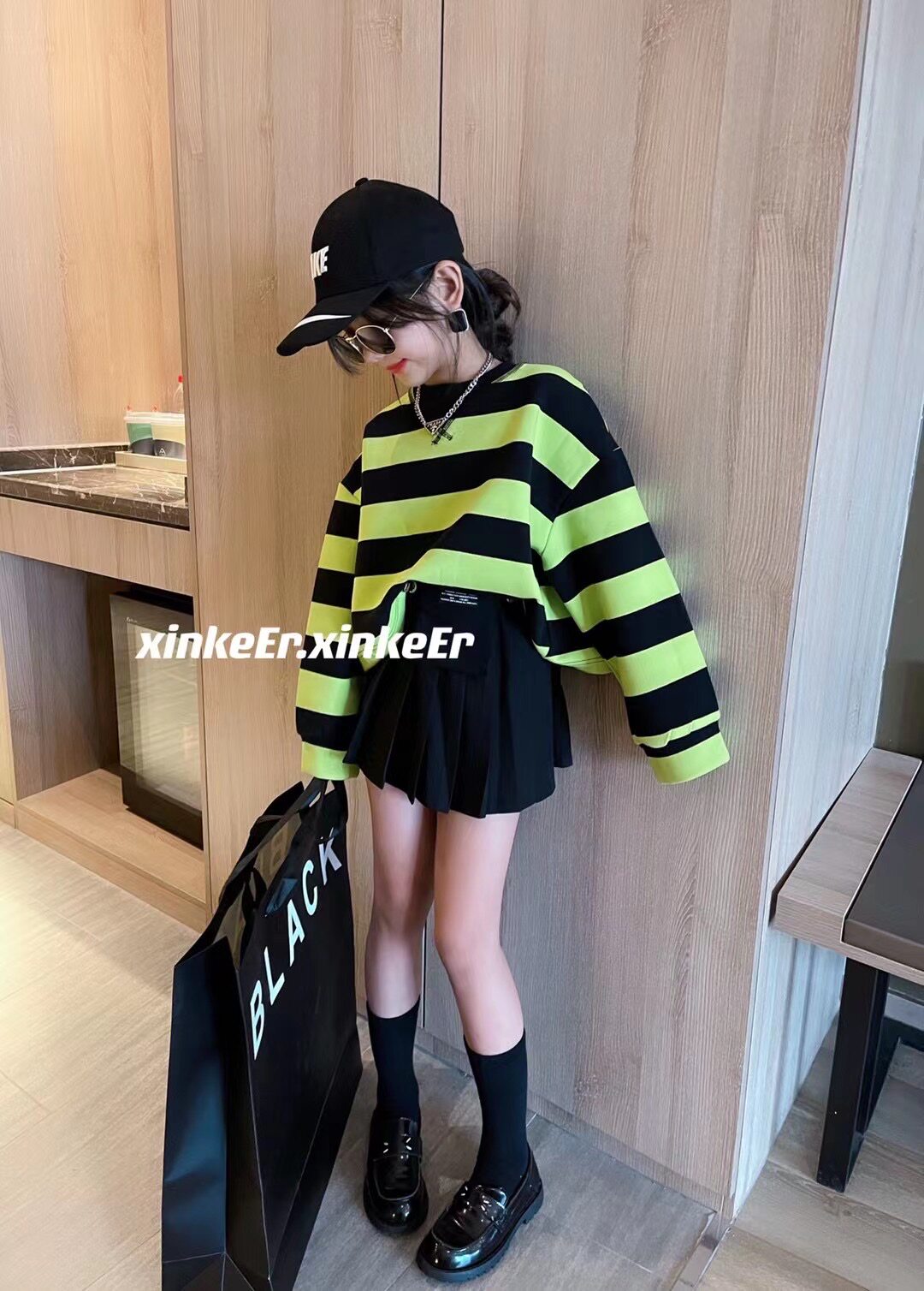 Girl's thick T-shirt Korean version of the trendy girl striped spring and autumn children's autumn clothes with children's clothes 2022 new wave