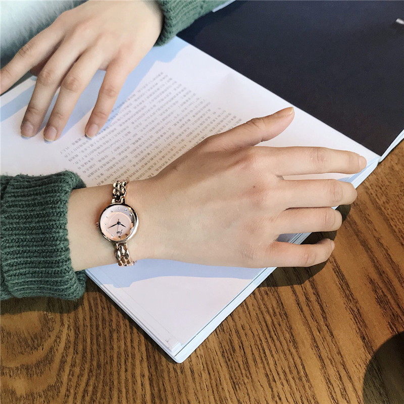 Small watch plate watch female student bracelet bracelet watch Korean version simple fashion trend ulzzang compact mini