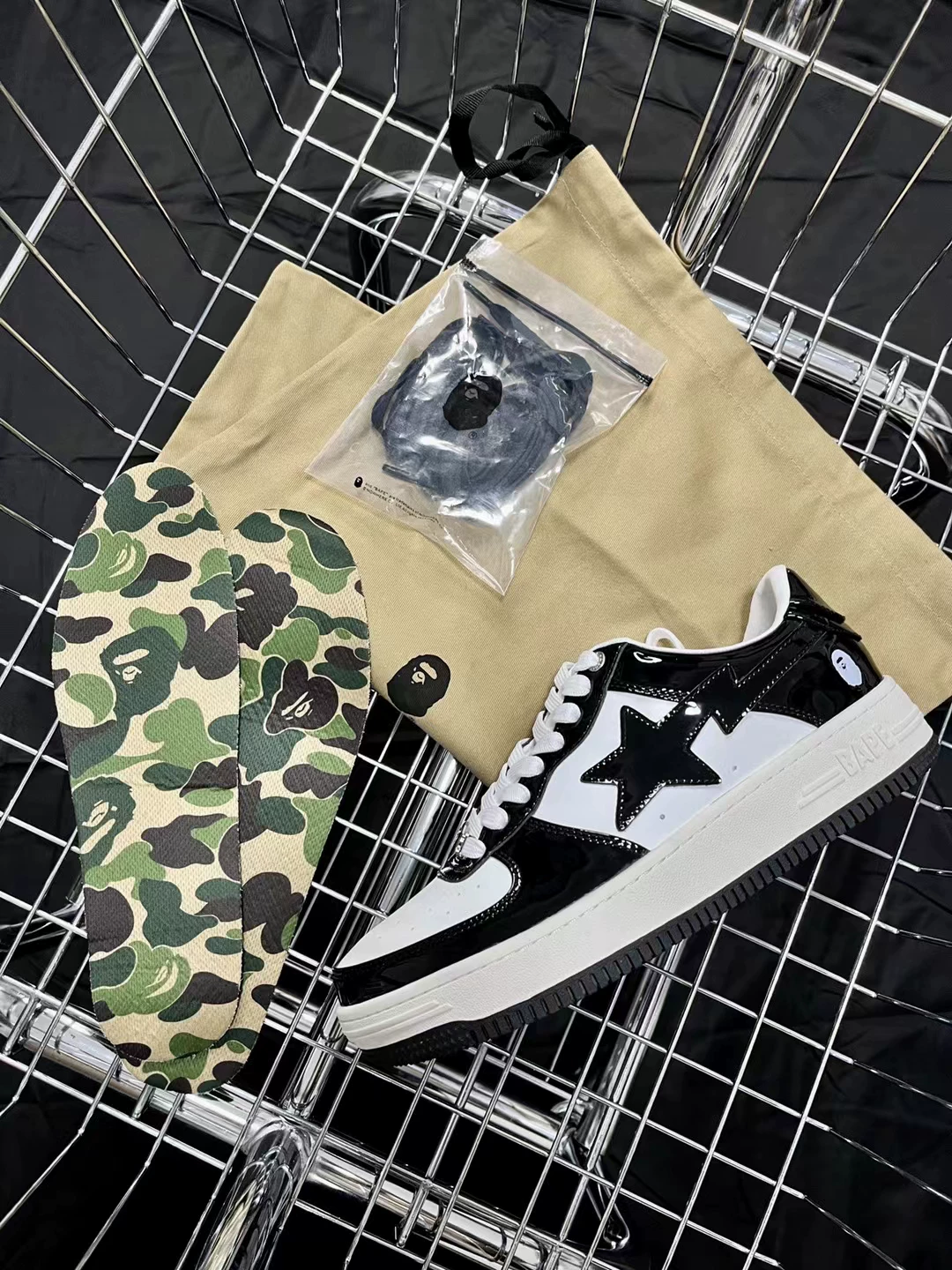 BAPESTA LOW SK8 dunk скейтборд молодежные черные лаковые кроссовки модное повседневное настроение контрастные низкий топ
