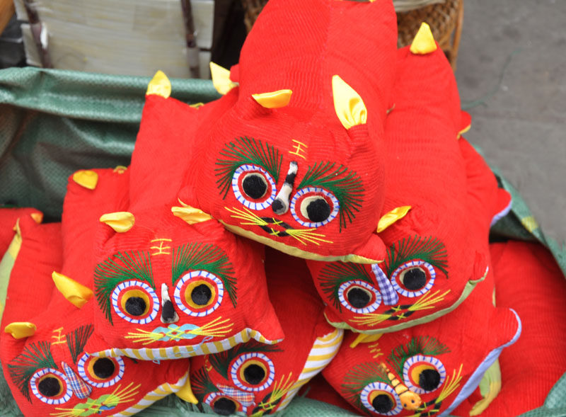 Yunnan Nanzhao Traditional Chinese Tiger Head Pillows Year Full Moon Auspicious Pillow Cloth Art