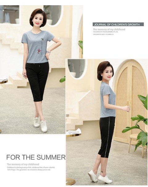 Bộ đồ thể thao trung niên nữ mùa hè giản dị mới 40 tuổi 50 cái áo thun sọc mẹ mùa hè bộ đồ hai dây ngắn tay - Quần áo của mẹ đầm u60