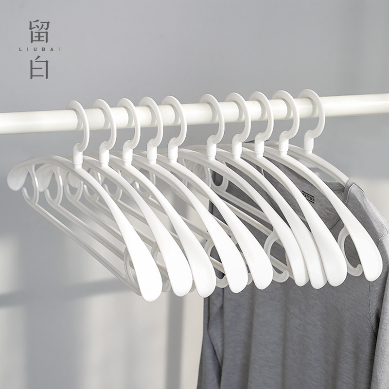 Adult widened shoulder angle incognito hanger Hanging clothes hanger Non-slip rotatable dormitory dry and wet dual-use without drum bag
