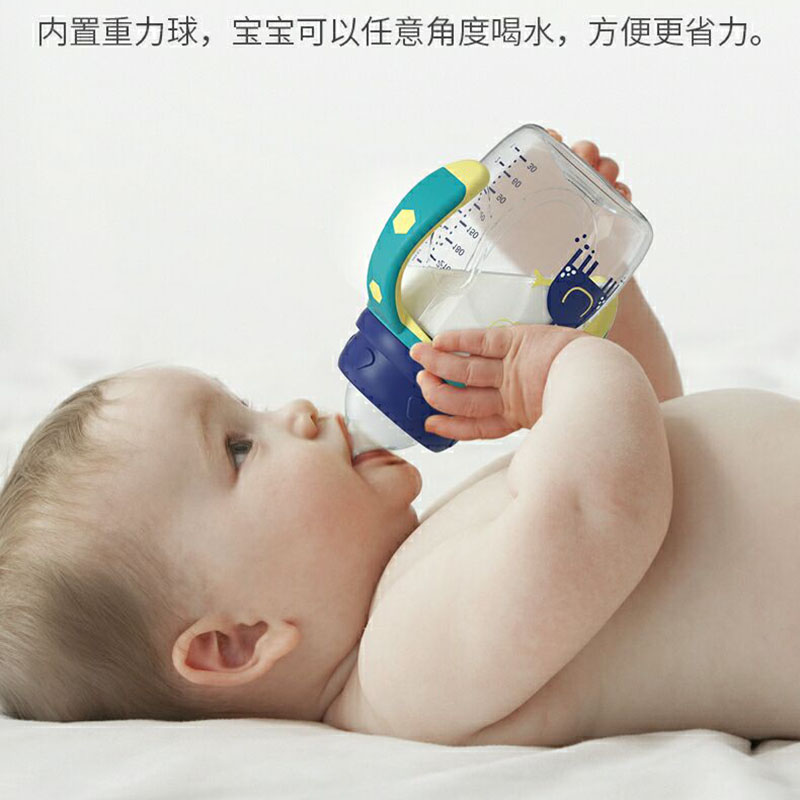 Baby bottle 2 years old 3 above 4 straw cup 1 child 6 months 8 9 one and a half year old baby drinking cup lying down