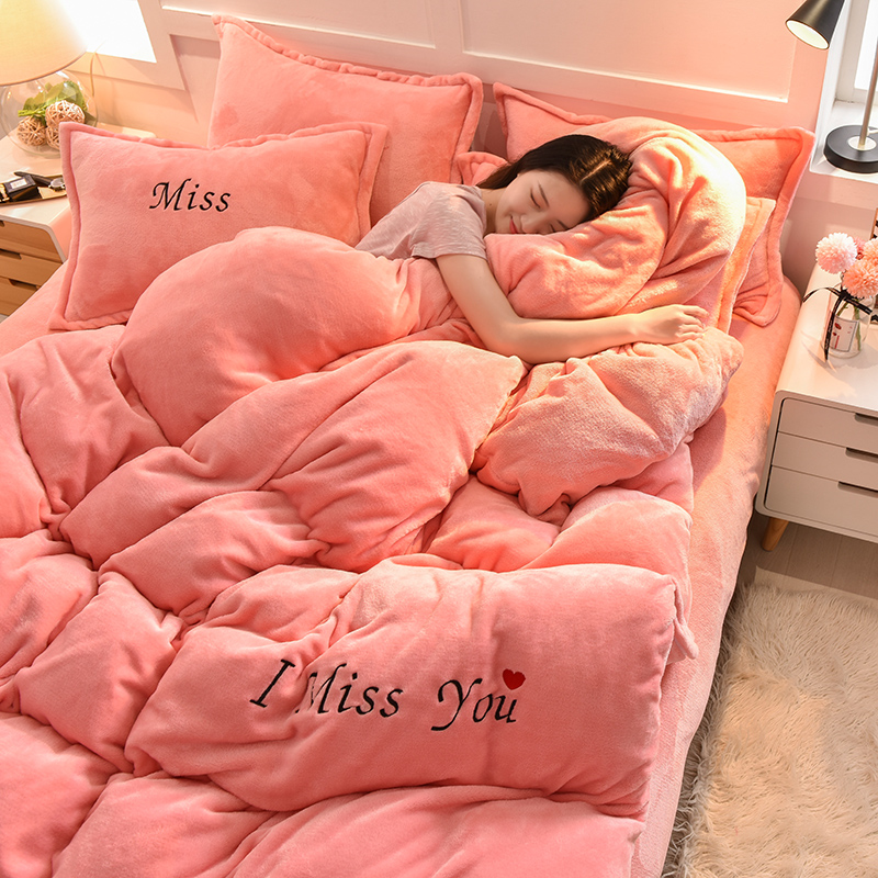 Coral Suede Four Pieces Covered Bed Linen Quilt Flannel Thickened Warm Fasting Bed bedding 4 pieces of kit Three sets