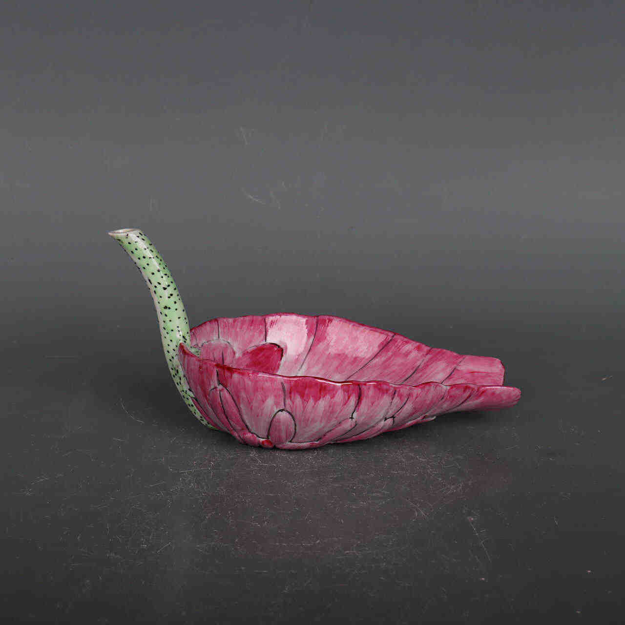 粉彩蓮花紋秋操杯 磁器 現代工芸品 美術品 装飾品 置物 粉彩蓮花紋秋操杯 磁器 現代工芸品 美術品 装飾品 置物 工芸品