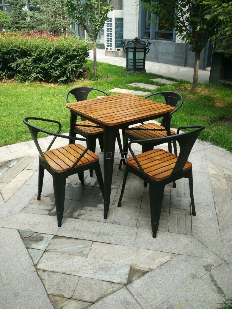 Starbucks cà phê cửa hàng kết hợp bàn ghế ngoài trời bộ 5 sân nhựa ban công đồ nội thất sân thượng ngày bàn ghế ngoài trời bàn gỗ ngoài trời