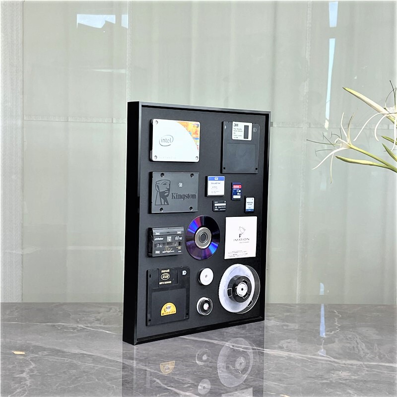 Original Three-Dimensional Painting, Modern Art, Framed Decorative Painting, Hard Drive Disc, Black Background Framed Painting, Aluminum Alloy Picture Frame Hanging Painting Original Three-Dimensional Painting, Modern Art, Framed Decorative Painting, Hard Drive Disc, Black Background Framed Painting, Aluminum Alloy Picture Frame Hanging Painting