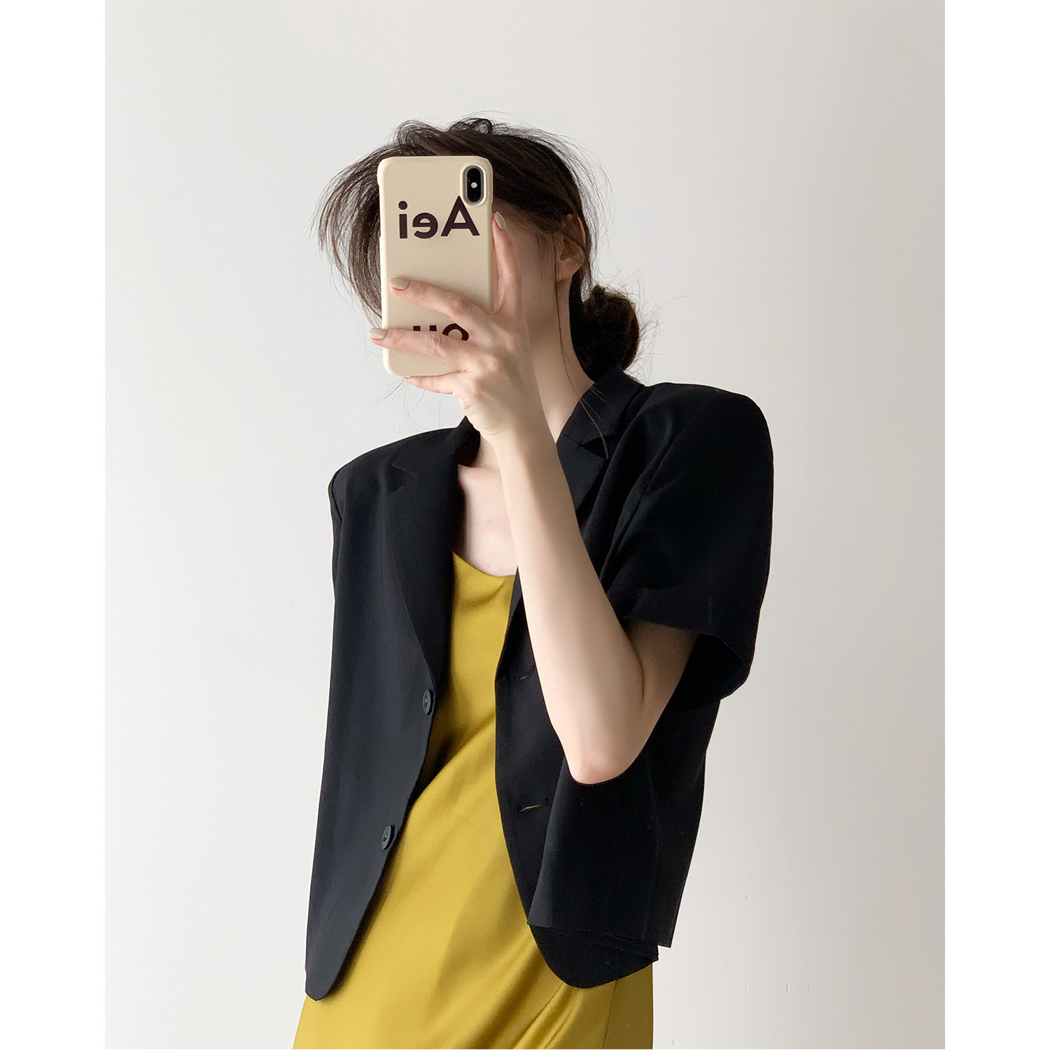 Black short-sleeved silhouette suit jacket women's thin 2022 summer design, niche temperament, slim and sagging suit