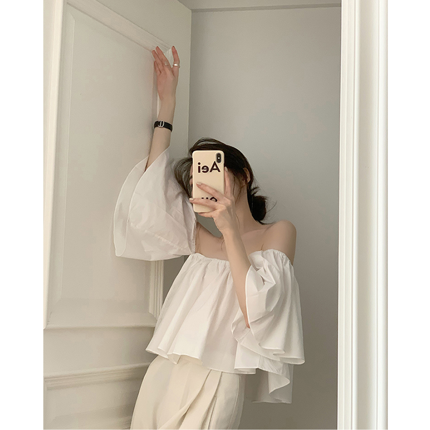 Be careful machine French shirt women's 2022 summer sexy one-shoulder show collarbone design sense niche sleeveless top women