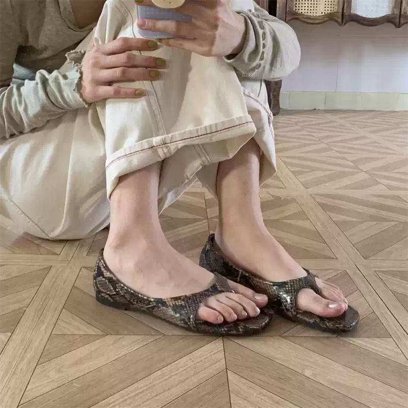 Rean Vivion Niche Snake Print Thong Back-Strap Flat Beach Roman Flip-Flops Sandals for Women Summer Rean Vivion Niche Snake Print Thong Back-Strap Flat Beach Roman Flip-Flops Sandals for Women Summer