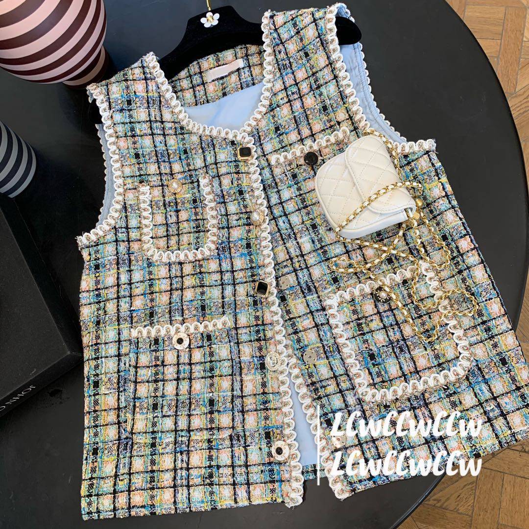 Contrasting little fragrance style vest woman 2022 spring and autumn season new tank top Korean version diamond buckle loose net red horse clip jacket on