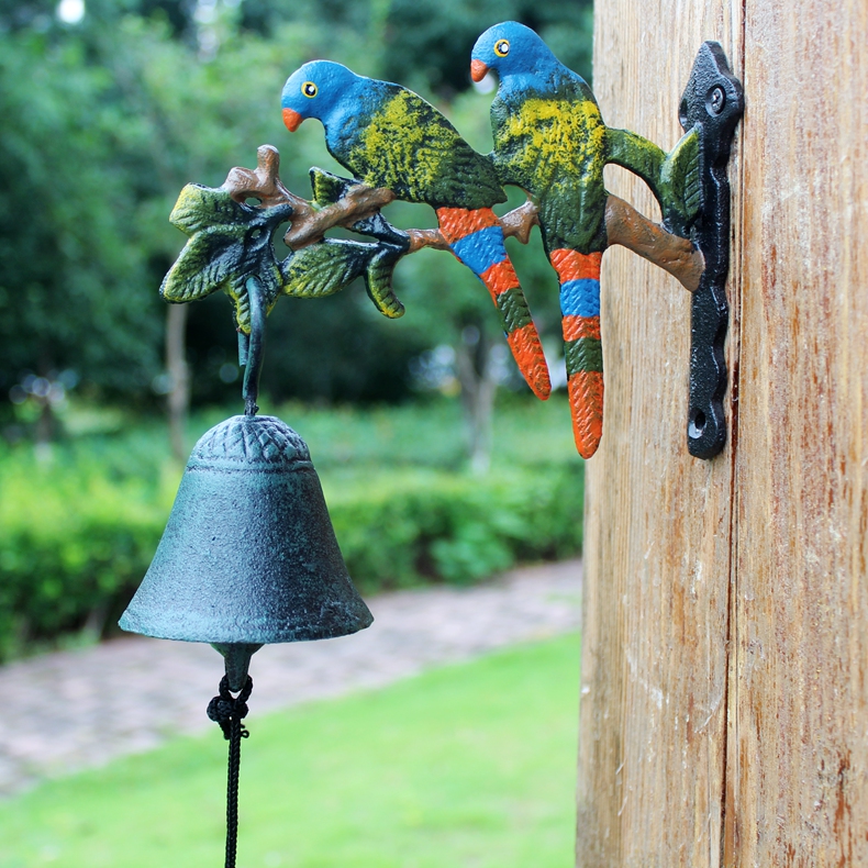 European and American countryside Tian Yuan's retro creative cast iron art doorbell welcomes doorbell wall bell hand in front of the door bell-parrot