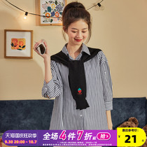 s] Tang Shi autumn and winter new womens shoulder shawl warm scarf solid color outer with a versatile Korean version of the bib casual