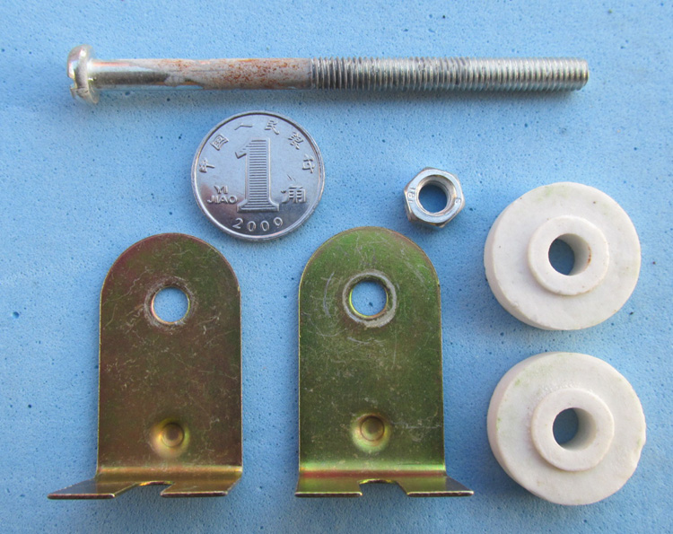 Wire-wound ceramic resistance fixation of high power wire wound ceramic resistance fixing with iron frame central perforation