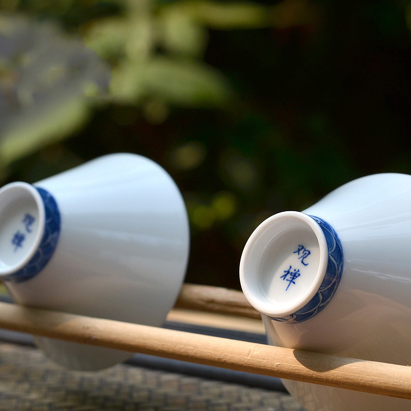 . Poly real scene hand - made teacup of blue and white porcelain of jingdezhen ceramic checking sample tea cup masters cup for cup kung fu tea set