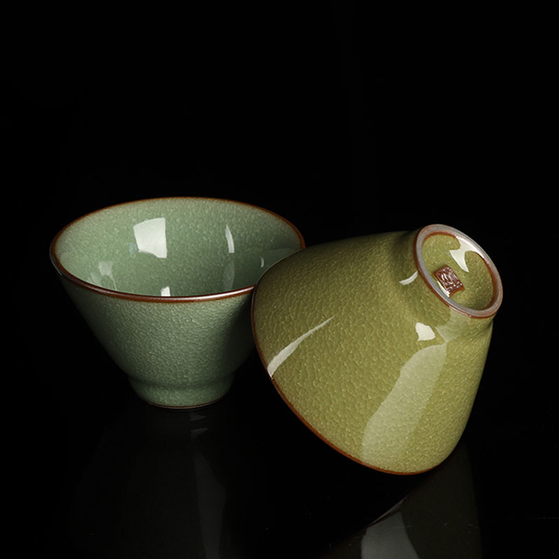 QY poly real scene kung fu tea set Wang Wenyu seed grain by hand to use celadon sample tea cup tea s scrawled, elder brother up