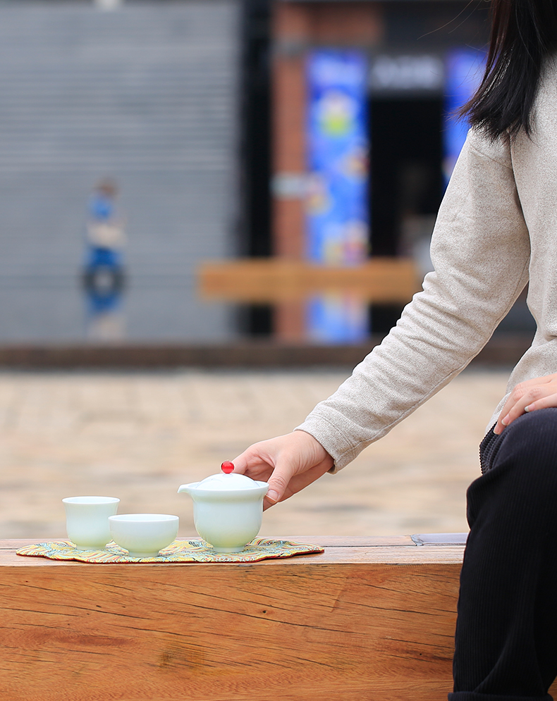 . Poly real boutique scene. Crack cup a pot of two cups of tea set household jingdezhen ceramic portable travel work