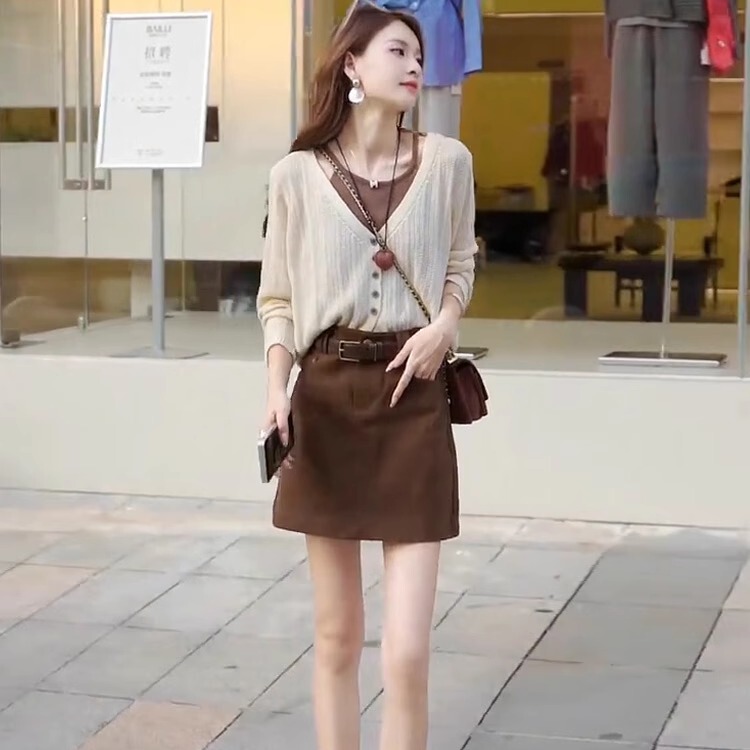 French Rouje Moaks Early Autumn Fashion Suit for Women 2026 New Long-Sleeved Knitted Top and Skirt Two-Piece Set