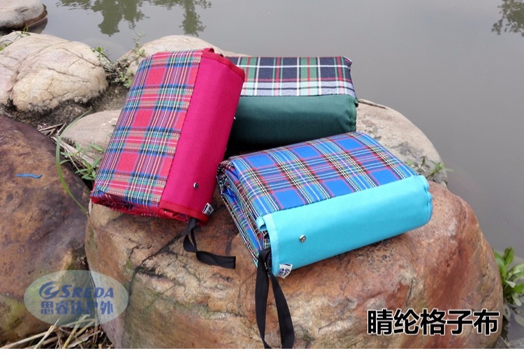 Nhỏ và dễ sử dụng pad ẩm Đi bộ đường dài ngoài trời cỏ di động pad bãi biển dã ngoại mat Có thể đặt túi đi học ba lô - Thảm chống ẩm / Mat / Gối thảm picnic