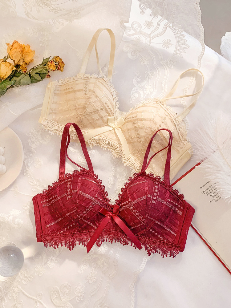 Red underwear set This year gathered to collect the milk on the top of the non-steel lace temptation girl bra cover