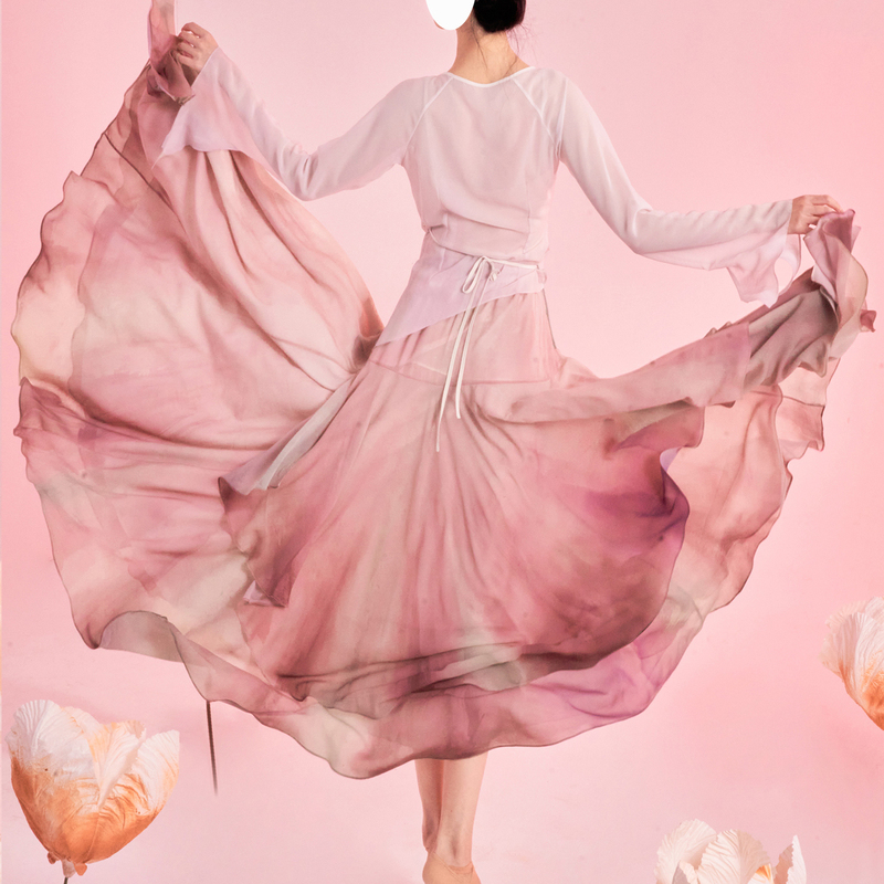 A Classical Dance Costume with a Large Left-Sleeved Design, a Fairy-Like Ancient Style, and a Gradient Color with a Large Flared Skirt
