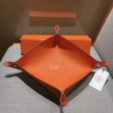 H Семейство Calvi Karwie Small Card Bag Courses Courses -В немарочной подносной тарелке кожа