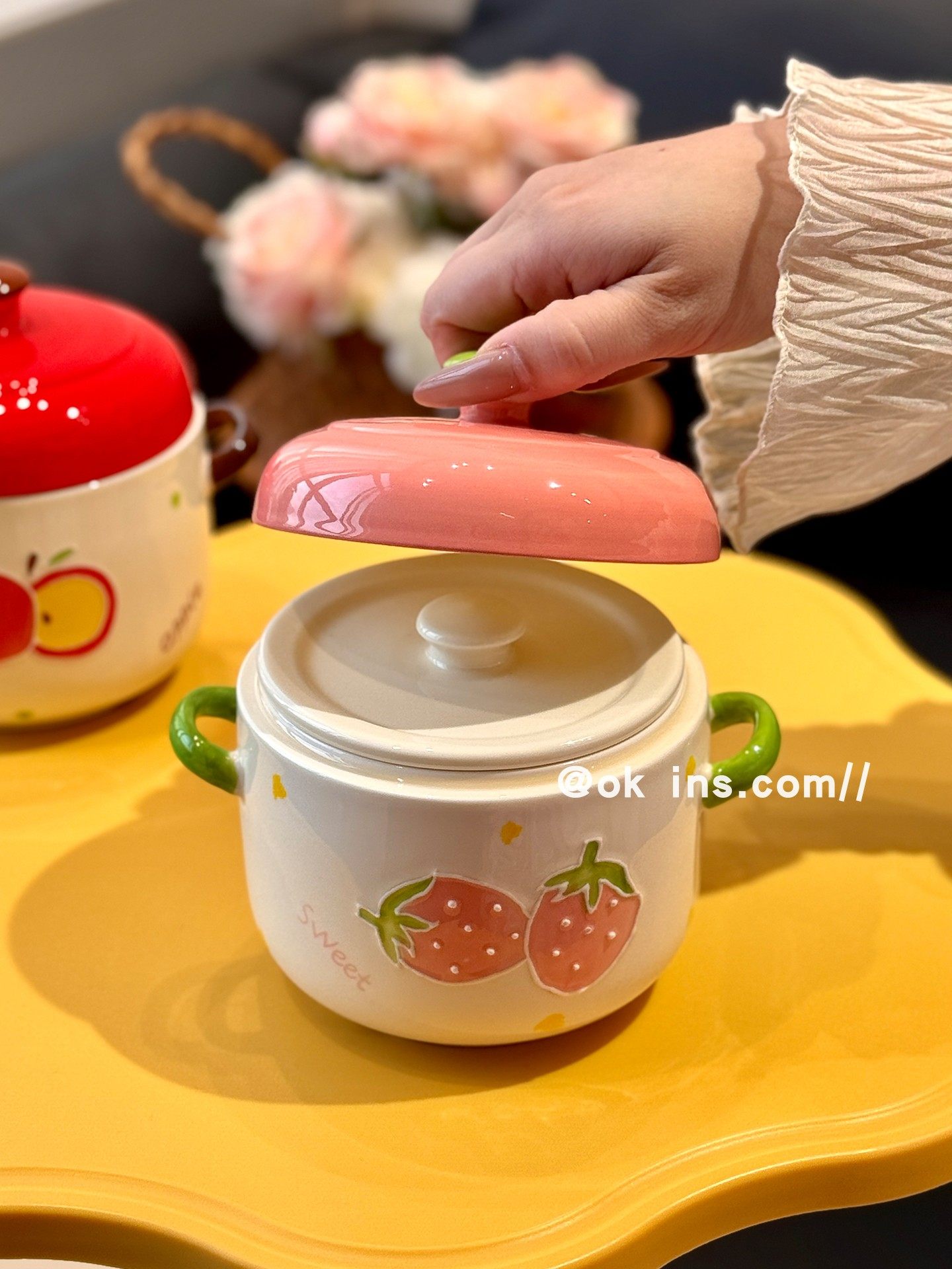 Strawberry Double-Lid Stew Pot, Household Ceramic Water-Sealed Stew Pot, Small Soup Pot, Simmering Pot, Clay Pot for One Person, Bird's Nest Pot, Roasted Pear Pot