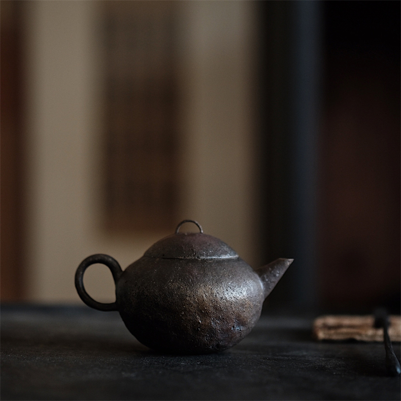 Guan Tianzeng All hand-squeezed small pots Alone teapot small pots Ware iron glaze