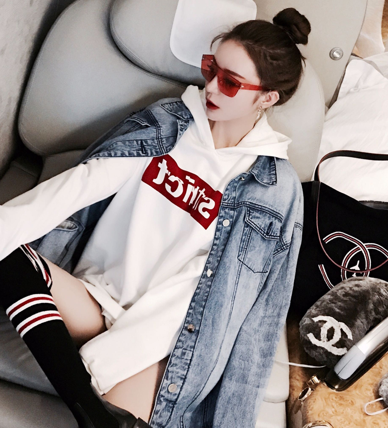 Trung Quốc có hip hop Wu Yifan với cặp kính râm giống như kính râm kính chanel