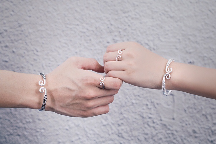 Vòng tay mạ bạc nữ Nhật Bản và Hàn Quốc đơn giản, vòng tay trang sức đẩy vòng tay để gửi cho bạn gái gửi vòng tay mẹ tặng vòng tay vòng trầm hương