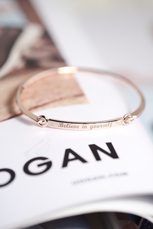 Phiên bản vòng đeo tay bằng thép titan của Nhật Bản và Hàn Quốc, đôi nam nữ đơn giản tin vào vòng tay của riêng bạn Trang sức thời trang châu Âu và Mỹ vòng tay hermes