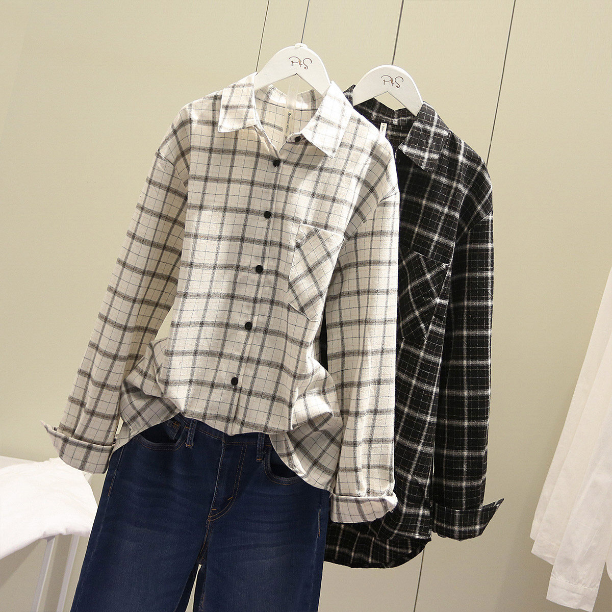 Autumn new women's clothing Korean version loose and thin casual plaid shirt retro BF style shirt Hong Kong style top coat