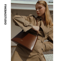 2021 summer new large-capacity female French niche high-end retro baguette armpit bag fashion all-match light luxury